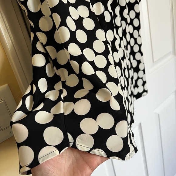 Van Heusen, Dolman short sleeves, white polkadots, Princes seams blouse. - Picture 3 of 10